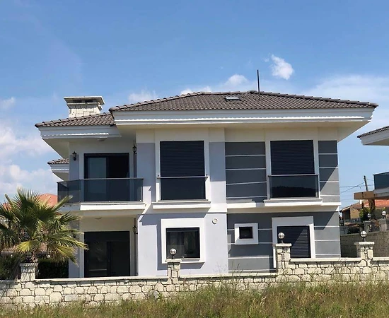 İzmir Çeşme'de Denize Yakın Konumda, Modern Tasarımlı, Kiralık Villa - 1