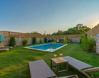 Kaş Bezirgan'da Huzurlu Konumda, Özel Havuzlu, Şık Villa - 3