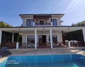 Sakarya Sapanca'da Geniş Bahçeli, Özel Havuzlu, Muhafazakar Villa - 3