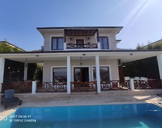 Sakarya Sapanca'da Geniş Bahçeli, Özel Havuzlu, Muhafazakar Villa - 3