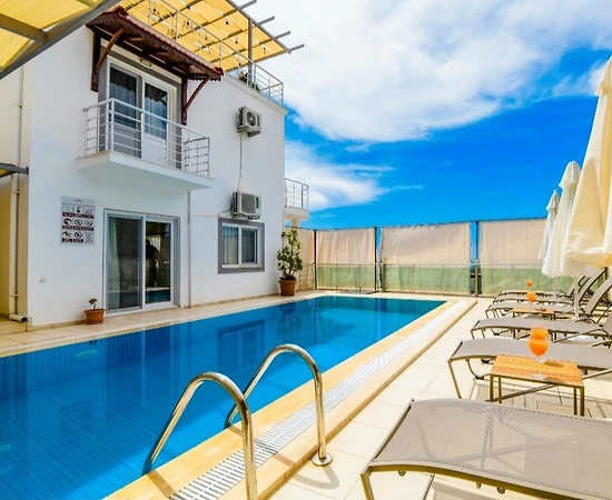 Kaş Bezirgan'da Muhteşem Deniz Manzaralı, Özel Havuzlu, Tripleks Villa - 1