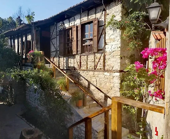 Antalya Konyaaltı'nda Muhteşem Doğa İçerisinde, Otantik Tasarımlı Oda - 1