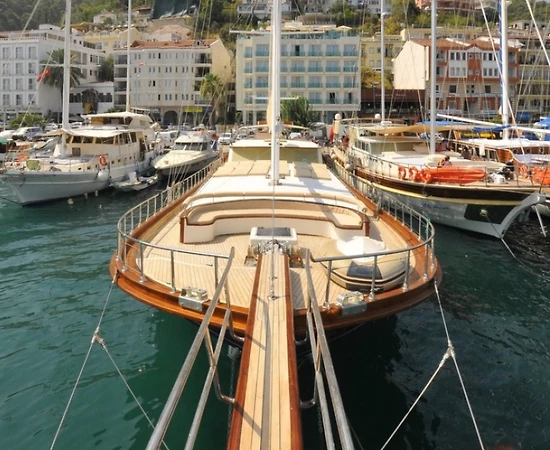 Muğla Fethiye'de 10 Kişilik, Geniş İç Hacme Sahip, Ahşap Gulet - 1