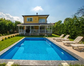 Sapanca'da Yemyeşil Bahçe İçerisinde, Özel Havuzlu, Kiralık Villa - 1