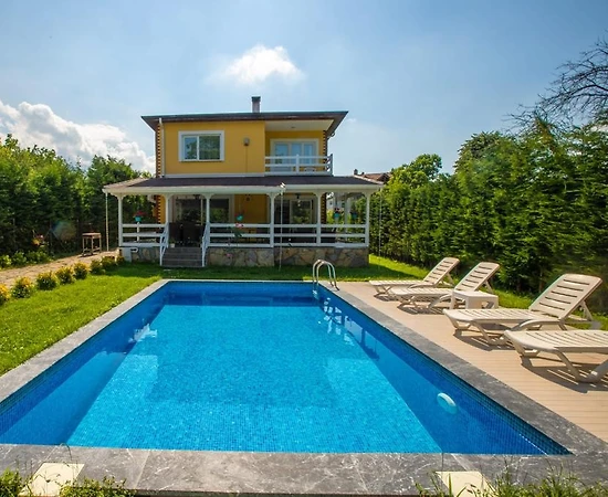 Sapanca'da Yemyeşil Bahçe İçerisinde, Özel Havuzlu, Kiralık Villa - 1