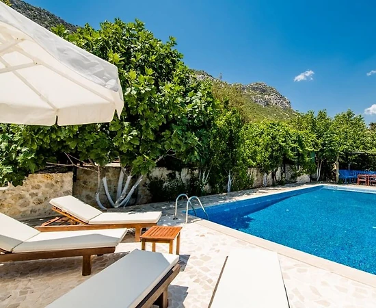 Kaş Bezirgan'da Doğa ile Baş Başa, Bahçe ve Köy Manzaralı, Kiralık Villa - 1
