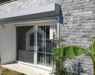 Çeşme Ayayorgi'de Plajlara ve Merkeze Yakın Konumda, 1+1 Kiralık Suit - 1