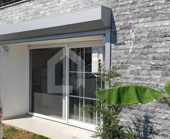 Çeşme Ayayorgi'de Plajlara ve Merkeze Yakın Konumda, 1+1 Kiralık Suit - 1