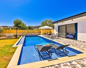 Kaş Sarıbelen'de Geniş Bahçeli, Özel Havuzlu, Modern Dizaynlı Villa - 3