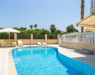 Antalya Kemer'de Denize Yakın, Özel Havuzlu, Geniş Bahçeli Villa - 4