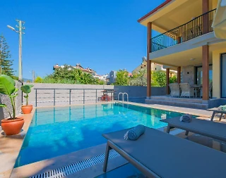 Fethiye Foça'da Merkezi Konumda, Özel Havuzlu, Modern Villa - 2
