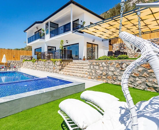 Kaş Akbel'de Deniz Manzaralı, Özel Havuzlu ve Jakuzili, Bahçeli Villa - 1