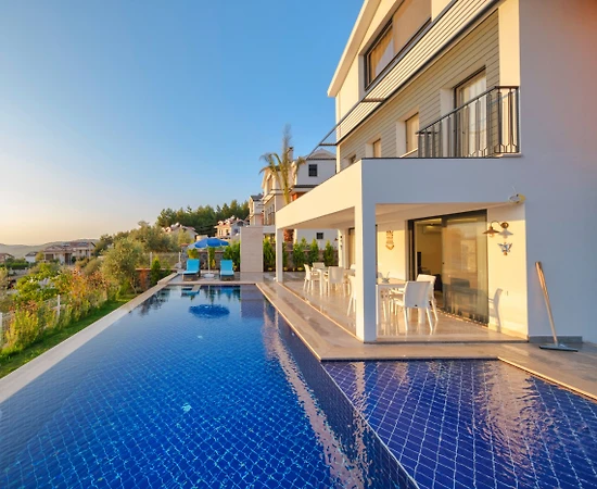 Ölüdeniz'de Modern Mimarili, Özel Havuzlu, Jakuzili, Kiralık Villa - 1
