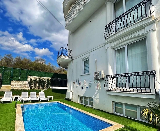 Sakarya'da Göl Manzaralı, Isıtmalı Havuzlu, Kiralık Villa - 1