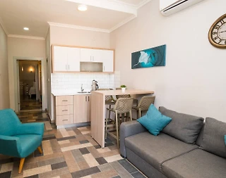 Bodrum Gümbet'te Havuz Manzaralı, Denize Yakın, 3 Kişilik Suit - 5