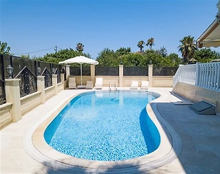 Antalya Kemer'de Denize Yakın, Özel Havuzlu, Geniş Bahçeli Villa - 3