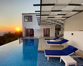 Kaş Kördere'de Göz Alıcı Deniz Manzaralı, Özel Havuzlu, Modern Villa - 2