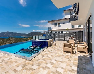 Kaş Bezirgan'da Doğa Manzaralı, Yetişkin ve Çocuk Havuzlu, Lüks Villa - 4