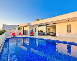 Kaş Üzümlü'de Muhteşem Doğa Manzaralı, Özel Havuzlu, Kiralık Villa - 1