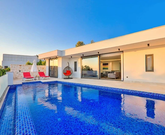 Kaş Üzümlü'de Muhteşem Doğa Manzaralı, Özel Havuzlu, Kiralık Villa - 1