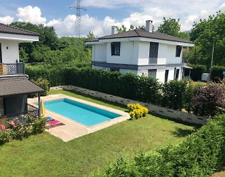 Sapanca Kırkpınar'da Muhteşem Bahçeye Sahip, Özel Havuzlu, Geniş Villa - 4