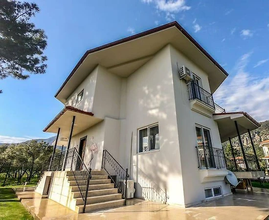 Muğla Köyceğiz'de Doğa İçerisinde, Ortak Havuzlu, Kiralık Villa - 1