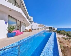 Kalkan'da Deniz Manzaralı, Yetişkin ve Çocuk Havuzlu, Merkezi Villa - 2