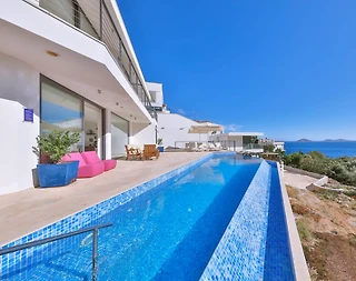 Kalkan'da Deniz Manzaralı, Yetişkin ve Çocuk Havuzlu, Merkezi Villa - 2