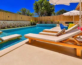 Kaş Sarıbelen'de Taş Mimarili, Geniş Bahçeye Sahip, Kiralık Villa - 2