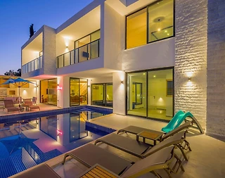 Kaş Yeşilköy'de Sakin Konumda, Isıtmalı Havuzlu, Jakuzili, Lüks Villa - 1