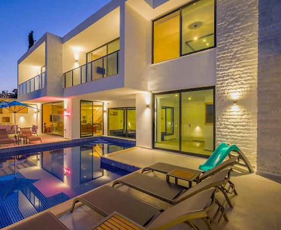 Kaş Yeşilköy'de Sakin Konumda, Isıtmalı Havuzlu, Jakuzili, Lüks Villa - 1