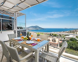 Kaş Kalkan'da Merkeze ve Denize Yakın Konumda, Ferah Tatil Evi - 3