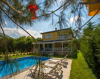 Sapanca'da Yemyeşil Bahçe İçerisinde, Özel Havuzlu, Kiralık Villa - 4