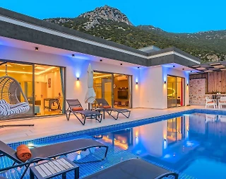 Kaş İslamlar'da Deniz Manzaralı, Özel Havuzlu, Hamam ve Saunalı Villa - 1