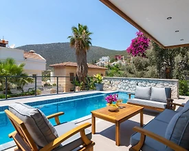 Kaş Kalkan'da Deniz ve Şehir Manzaralı, Özel Havuzlu, Kiralık Villa - 2
