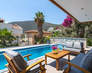 Kaş Kalkan'da Deniz ve Şehir Manzaralı, Özel Havuzlu, Şık Villa - 2