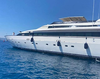 Göcek'te Masmavi Denizde, Kalabalık Ailelere Uygun, Kiralık Motoryat - 4