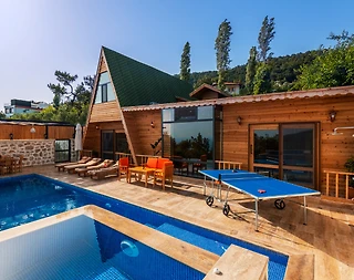 Kaş İslamlar'da Ahşap Mimarili, Isıtmalı Havuzlu, Korunaklı Villa - 1