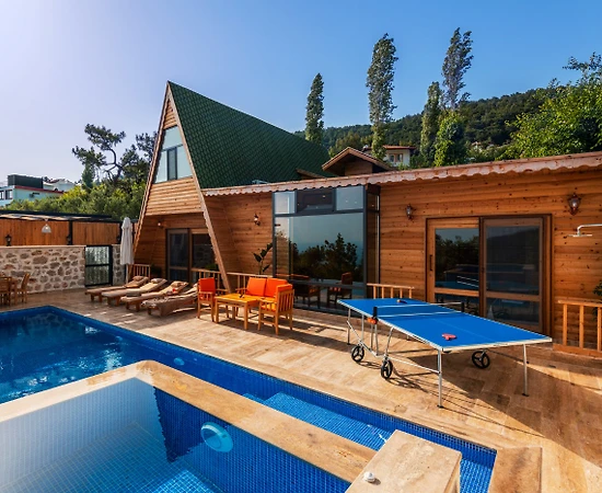 Kaş İslamlar'da Ahşap Mimarili, Isıtmalı Havuzlu, Korunaklı Villa - 1
