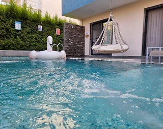 Kuşadası Soğucak'ta Masajlı Havuzlu, Akıllı Ev Sistemine Uygun Villa - 5