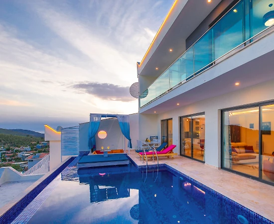 Kaş İslamlar'da Deniz Manzaralı, Sonsuzluk Havuzlu, Kiralık Villa - 1