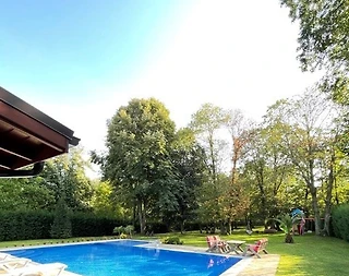 Sakarya Sapanca'da Elverişli Konumda, Özel Havuzlu, Geniş Villa - 3