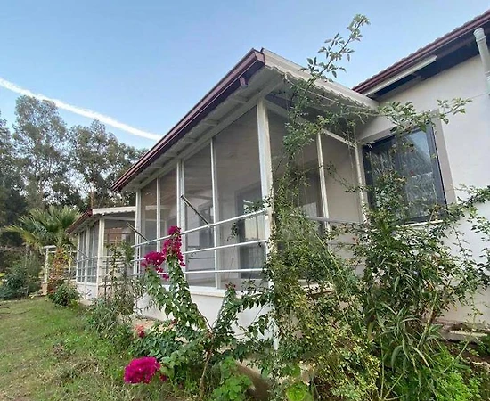 Marmaris Turgut'ta Merkezi Konumda, Geniş Bahçeli, Kiralık Ev - 1