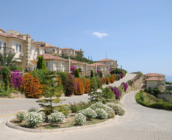 Alanya'da Ücretsiz Plaj ve Aquaparka Sahip, Havuzlu, Konforlu Suit - 1