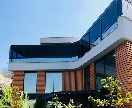 Sapanca Kırkpınar'da Modern Tasarımlı, Özel Havuzlu, Bahçeli Villa - 1