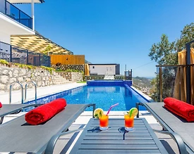 Kaş Akbel'de Deniz Manzaralı, Özel Havuzlu ve Jakuzili, Bahçeli Villa - 2