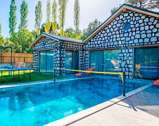 Kaş İslamlar'da Özenle Dekore Edilmiş, Özel Havuzlu, Bahçeli Villa - 2