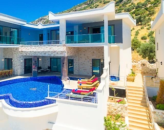 Kaş İslamlar'da Muhteşem Tasarıma Sahip, Sonsuzluk Havuzlu, Lüks Villa - 1