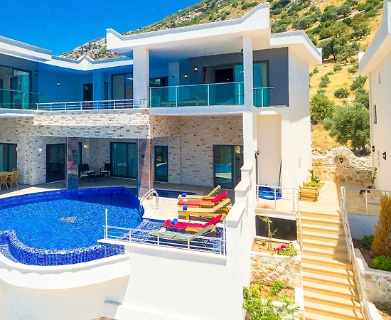 Kaş İslamlar'da Muhteşem Tasarıma Sahip, Sonsuzluk Havuzlu, Lüks Villa - 1