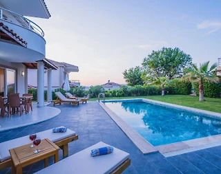 Fethiye Ovacık'ta Merkezi Konumda, Özel Havuzlu, Bahçeli Lüks Villa - 2